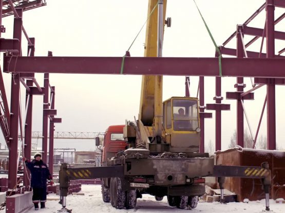 фото монтаж металлоконструкций автокраном