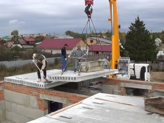 фото монтаж плит перекрытия автокраном